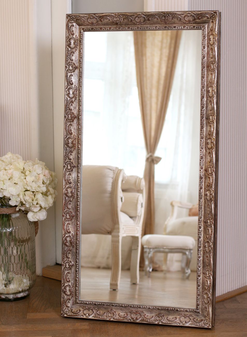 Velký ornamentální stříbrný rám na zakázku na zrcadlo  | © Frame it