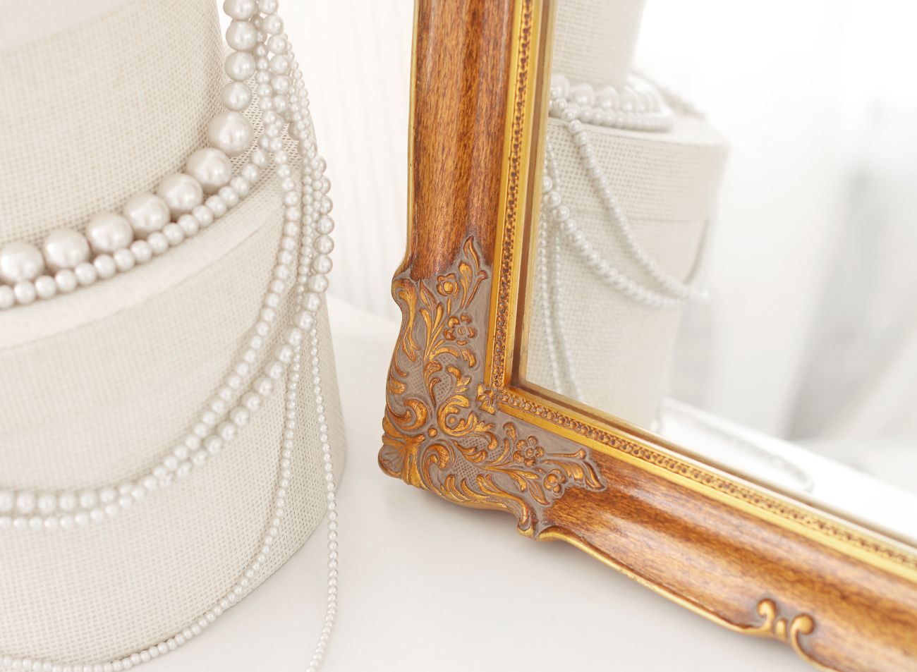 Ozdobný roh blondelového rámu na malé zrcadlo s hnědou patinou | © Frame-it.cz