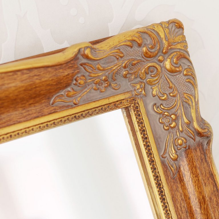 Krásný rohový ornament oříškového blondelového rámu na zrcadlo