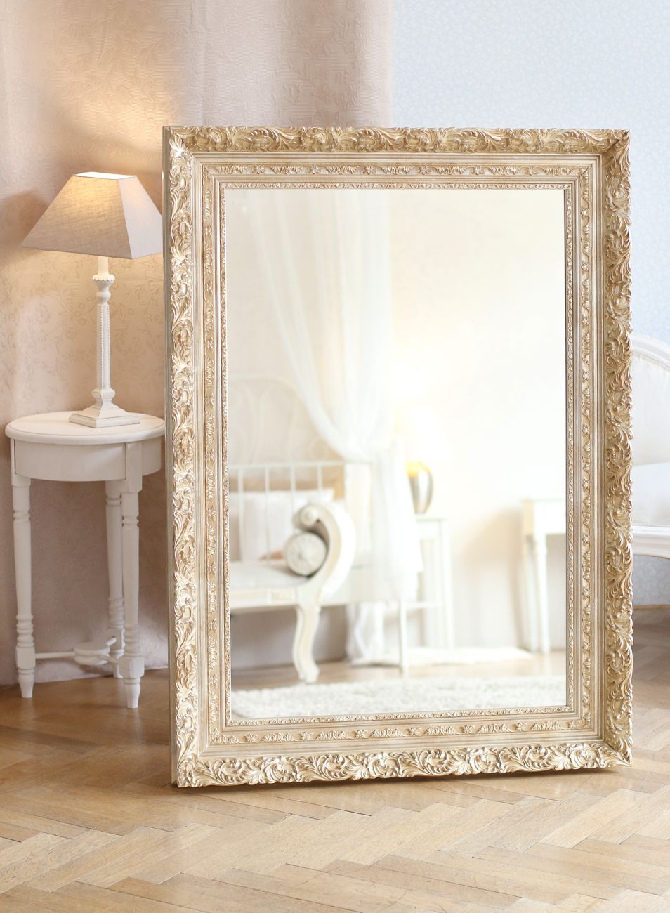 Široký ornamentální stříbrný rám na zrcadlo  | © Frame it