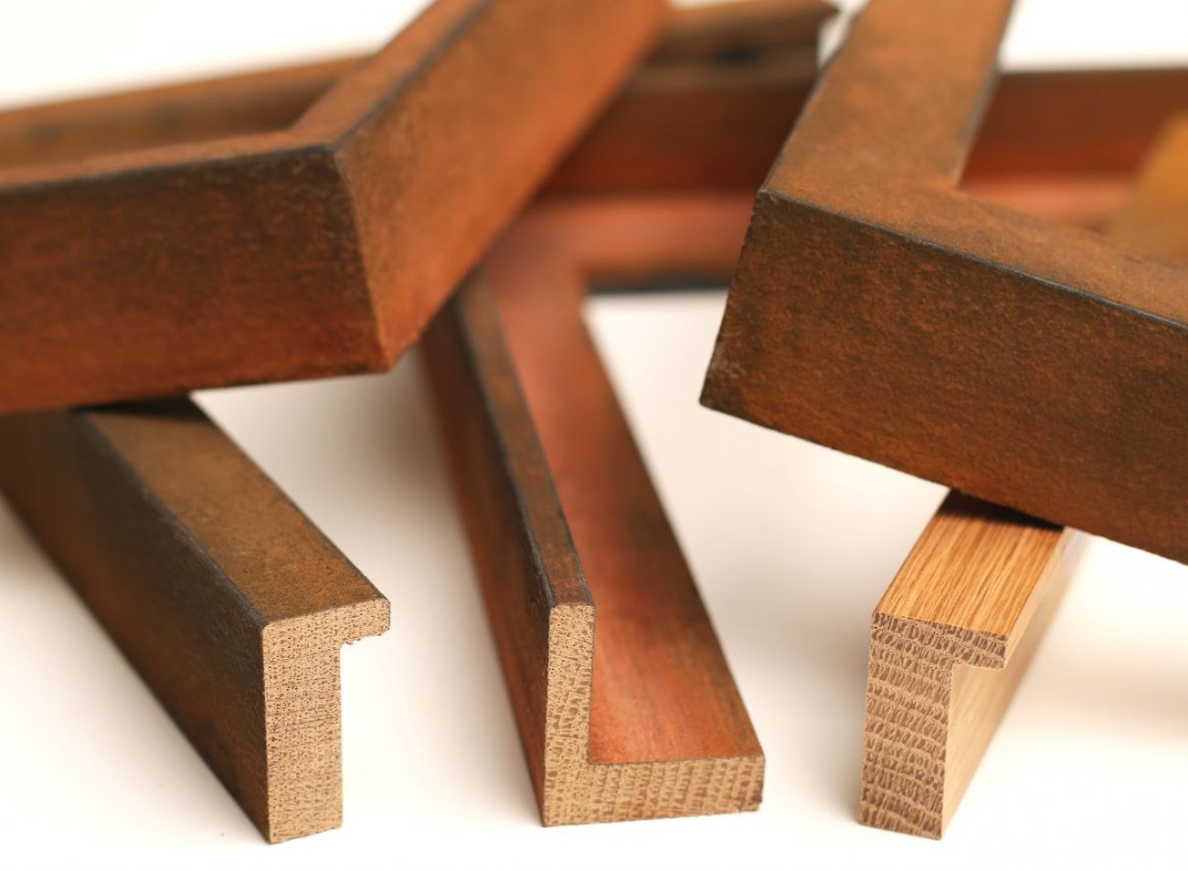 Rámy obrazů v industriálním stylu