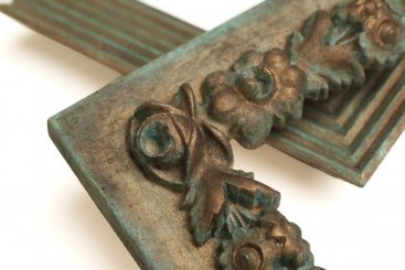 Vzorky luxusních zakázkových rámů v oxidovaném bronzu se zelenou patinou