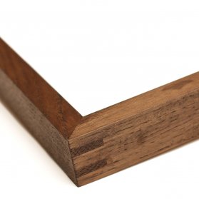 Vzorek galerijního dubového rámu mořeného a voskovaného do střední hnědé