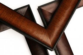 Elegantní vzorky voskovaných dýhovaných rámů na obrazy a zrcadla